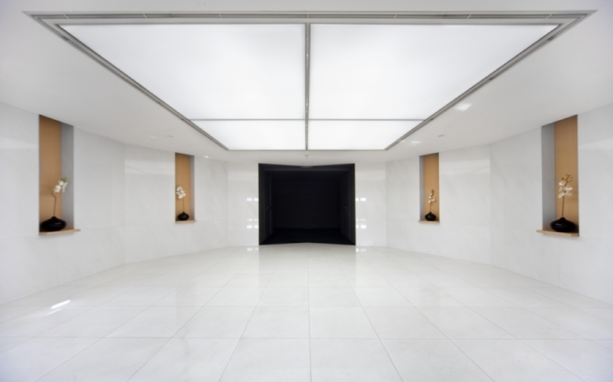 Lobby of the floor designed by Arata Isozaki, image courtesy of Hotel Puerta América title=